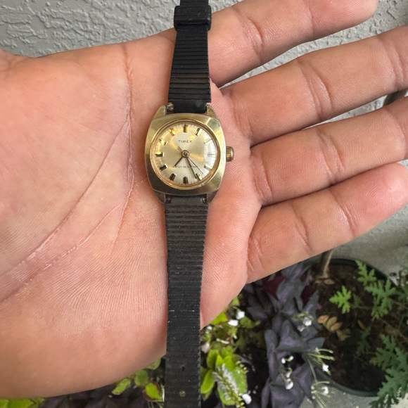 Vtg Timex Self Wind Ladies Gold Tone Watch 🔥 - Picture 2 of 7